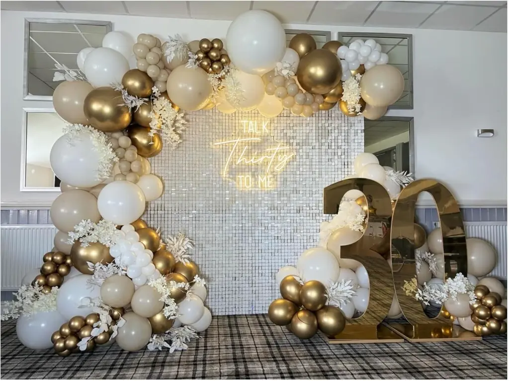 Kit Complet de Décoration Festive blanc doree – 136 Pièces 5.webp