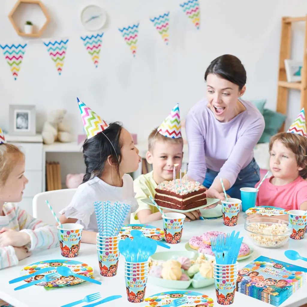 Kit Décorations Fête Enfants Nappe Gobelets Assiettes Ballons  3.webp