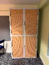 Armoire haute à rideaux EasyOffice gris et hetre sophia mayotte.webp