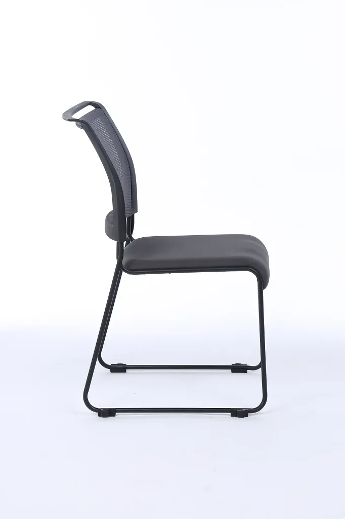 Chaise Dacada empilable - dossier en résille noir sophia mayotte 01.webp