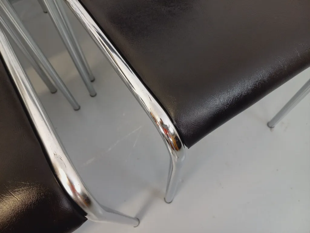Chaise Ascona empilable en simili cuir Sophia mayotte 06.webp