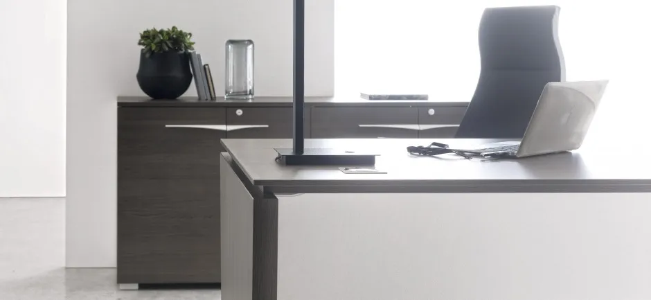 Bureau droit XENON à piètement panneaux sophia mayotte 05.webp